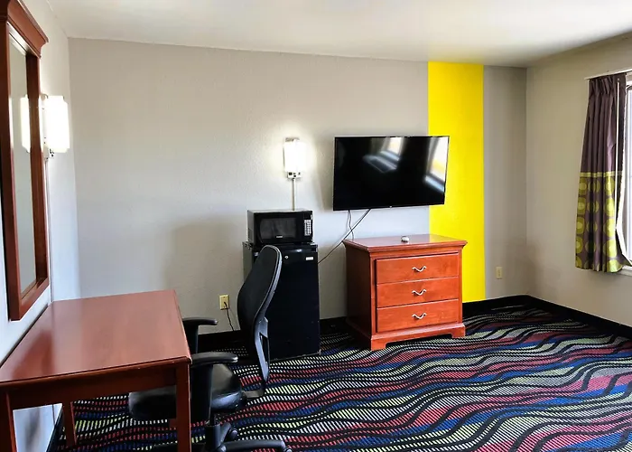 Super 8 By Wyndham Vincennes